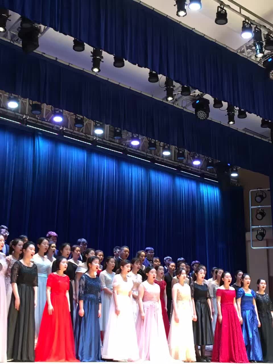音乐学系混声合唱团演唱《Ding!Dong!Merrily on High》《The Singing Heart》 音乐学系混声合唱团演唱《Ding!Dong!Merrily on High》《The Singing Heart》